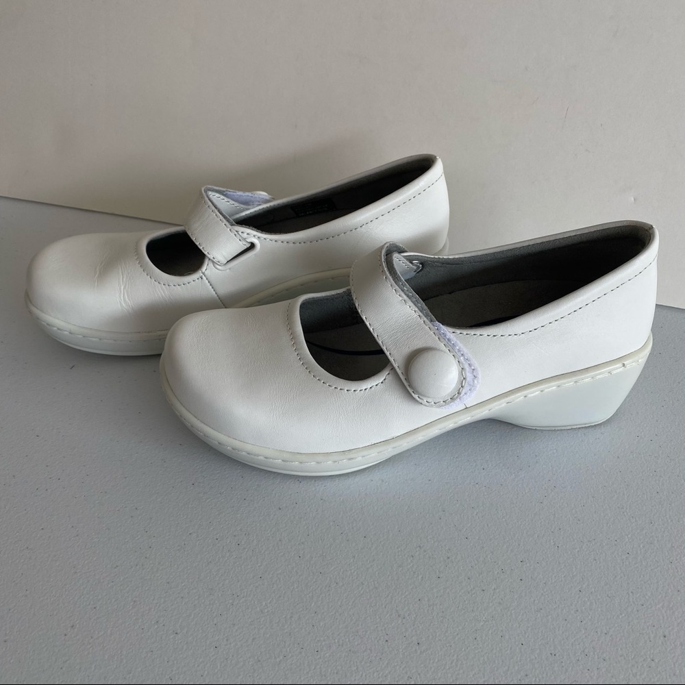 Klogs Ashley White Leather Healthcare Slip Resistant Lightweight Velcro Clogs